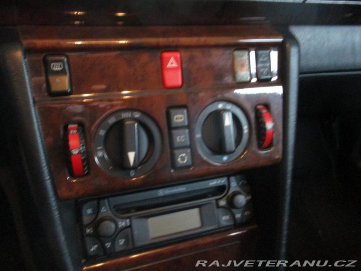Mercedes-Benz 320 124 E320 Cabrio Automat, 1994