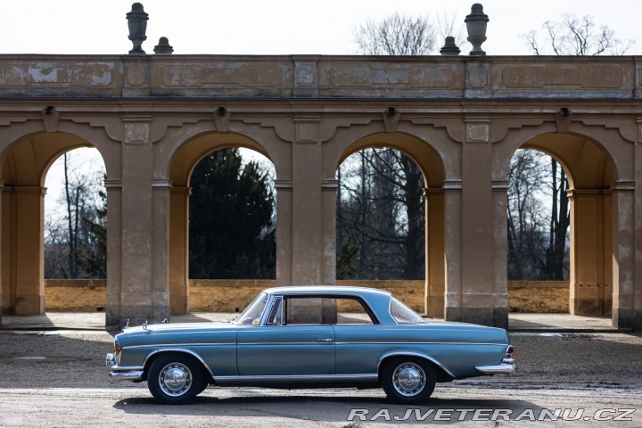 Mercedes-Benz 220 SEB W111 1963