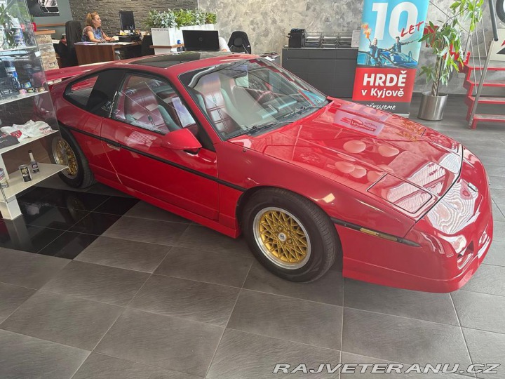 Pontiac Fiero GT,2.8,93KW, V6,+2.MOTOR 1990