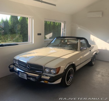 Mercedes-Benz SL 560 R107