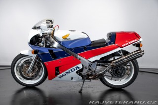 Honda VF VFR750- “RC 30”