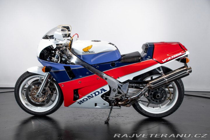Honda VF VFR750- “RC 30” 1988