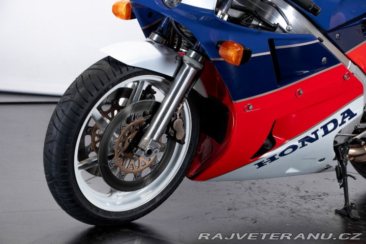 Honda VF VFR750- “RC 30” 1988