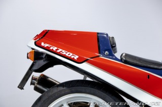Honda VF VFR750- “RC 30” 1988
