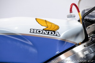 Honda VF VFR750- “RC 30” 1988