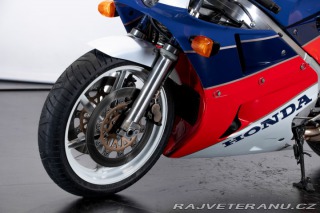 Honda VF VFR750- “RC 30” 1988