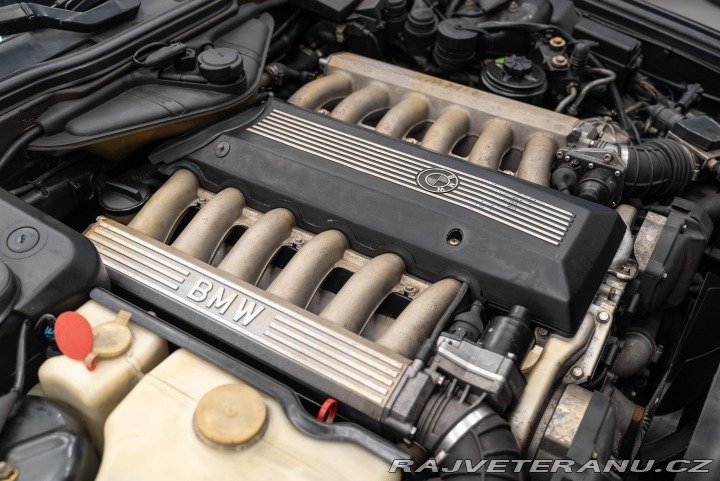 BMW 3 750 iL (E32) 1988