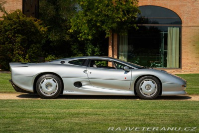 Jaguar XJ 220