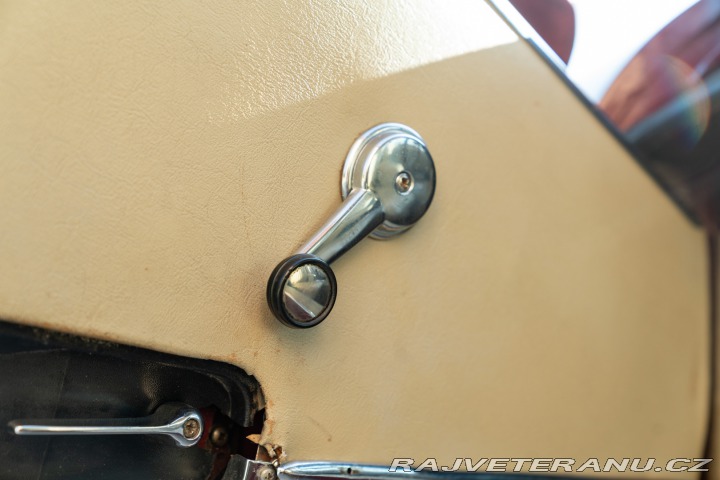 Jaguar E-Type COUPE’ II° SERIE 4.2 L (2+2) 1970