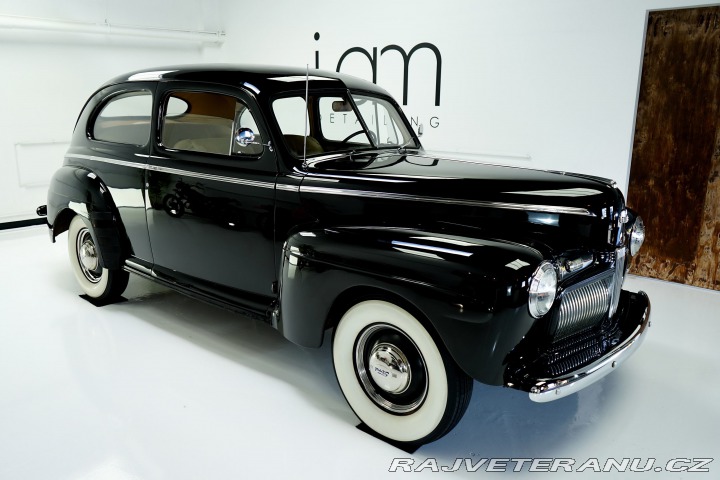 Ford Ostatní modely DeluxeTudor 1942