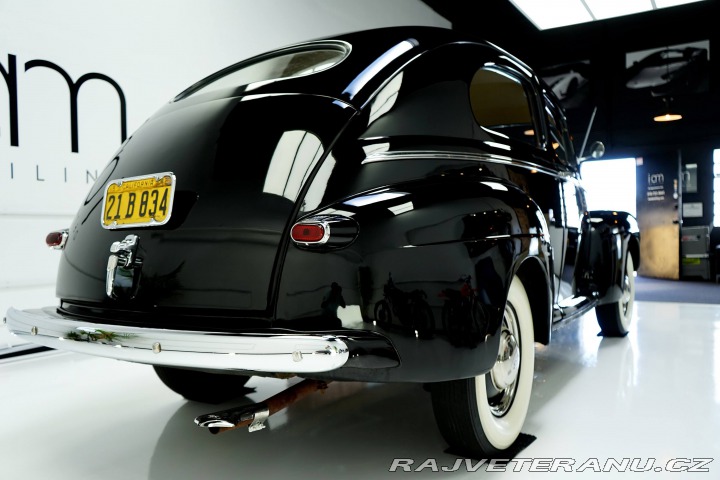 Ford Ostatní modely DeluxeTudor 1942