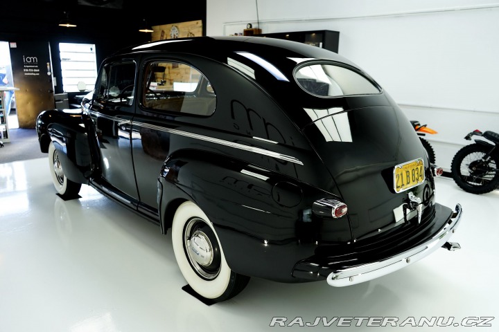 Ford Ostatní modely DeluxeTudor 1942