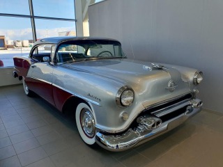 Oldsmobile 98 Holiday coupe