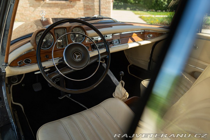 Mercedes-Benz 220 SE COUPE 1964