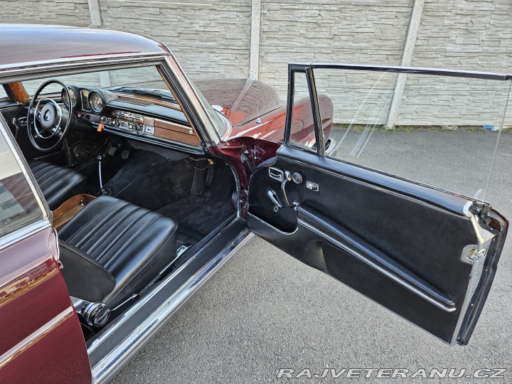 Mercedes-Benz 280 W111 SE COUPE 1968