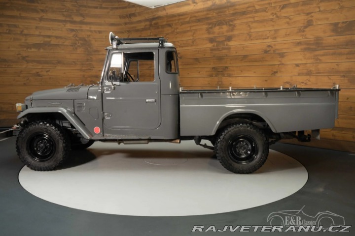 Toyota Land Cruiser FJ 45 pick up 1976