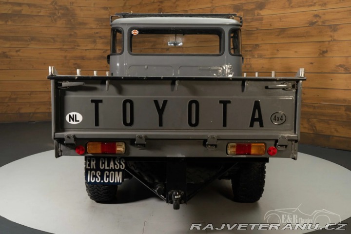 Toyota Land Cruiser FJ 45 pick up 1976