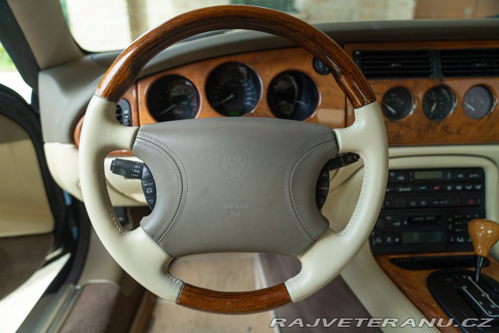 Jaguar XKR 2000