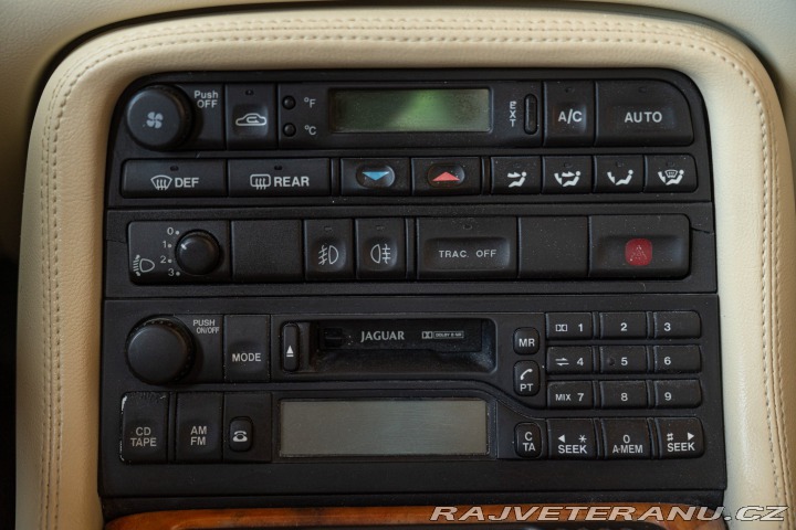 Jaguar XKR 2000