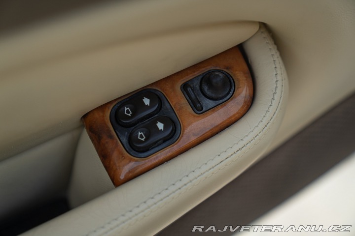 Jaguar XKR 2000