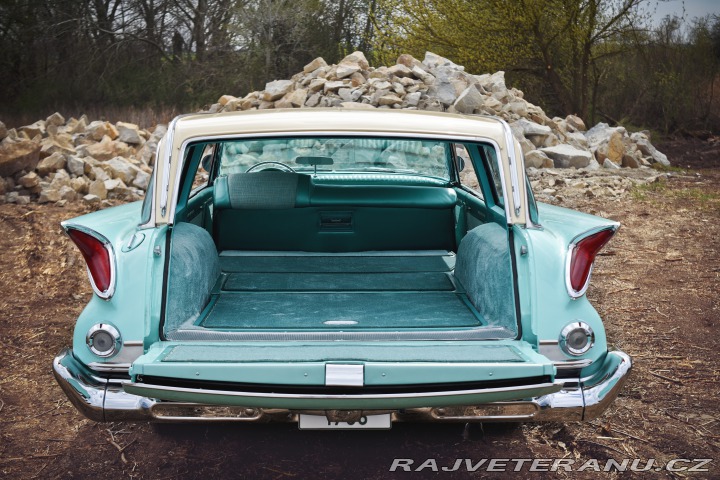 Chrysler New Yorker Town & Country Wagon 1961