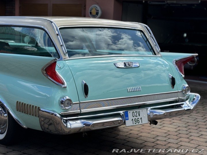 Chrysler New Yorker Town & Country Wagon 1961