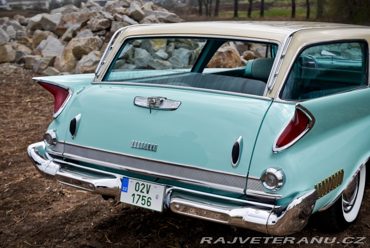 Chrysler New Yorker Town & Country Wagon 1961