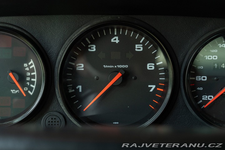 Porsche 911 964 (911) CARRERA 2 1990