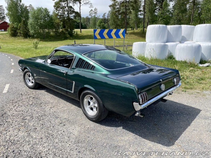 Ford Mustang Fastback, manuál 1965