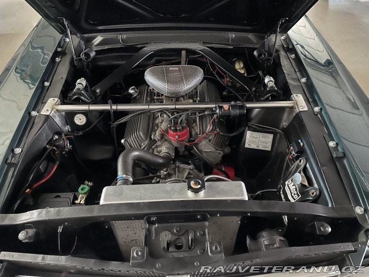 Ford Mustang Fastback, manuál 1965