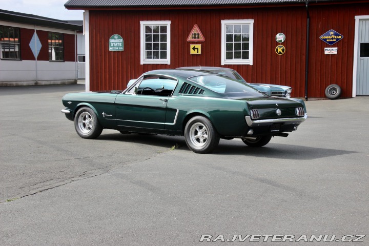Ford Mustang Fastback, manuál 1965