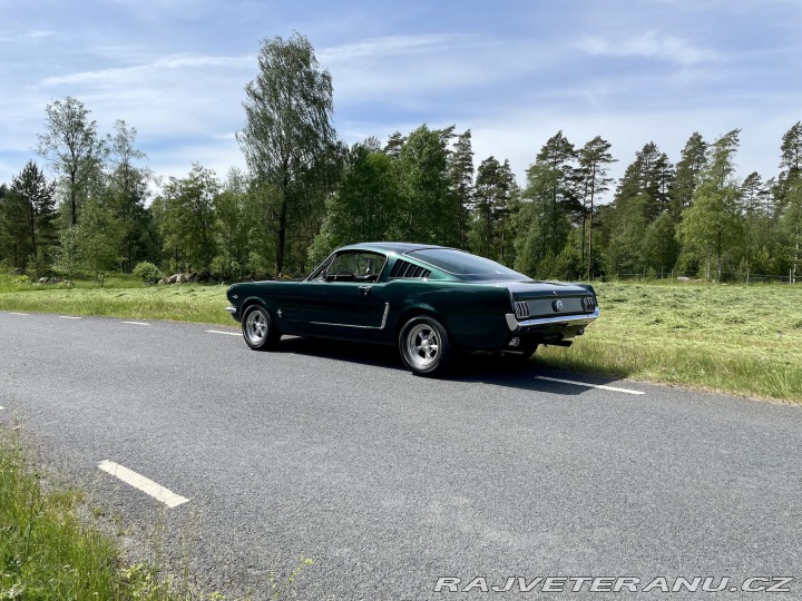 Ford Mustang Fastback, manuál 1965