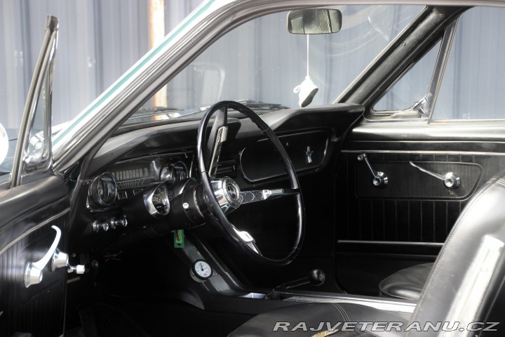 Ford Mustang Fastback, manuál 1965