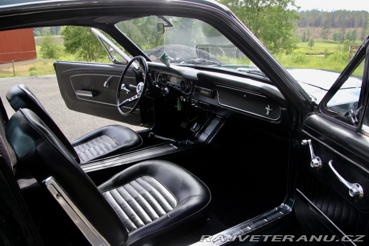 Ford Mustang Fastback, manuál 1965