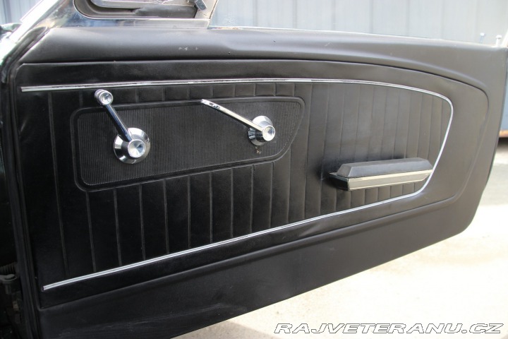 Ford Mustang Fastback, manuál 1965