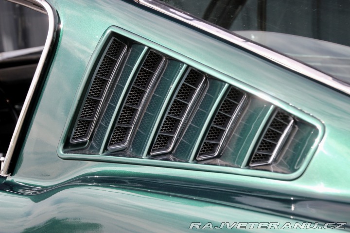Ford Mustang Fastback, manuál 1965