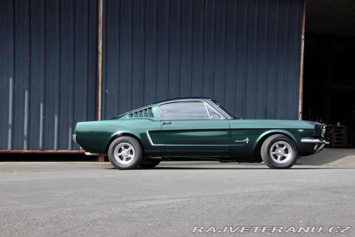 Ford Mustang Fastback, manuál 1965