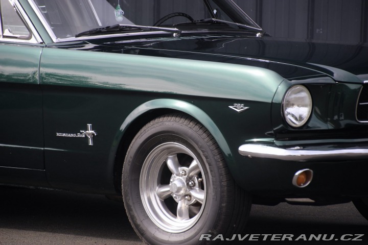 Ford Mustang Fastback, manuál 1965