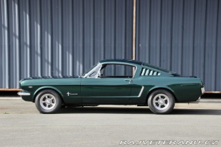 Ford Mustang Fastback, manuál 1965