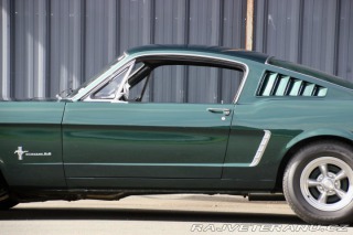 Ford Mustang Fastback, manuál 1965