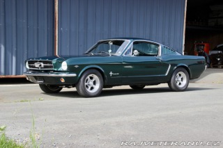 Ford Mustang Fastback, manuál 1965