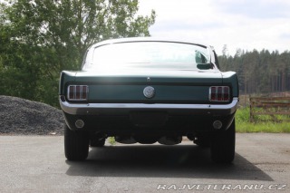 Ford Mustang Fastback, manuál 1965