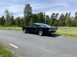 Ford Mustang Fastback, manuál 1965