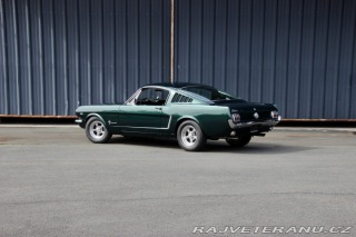 Ford Mustang Fastback, manuál 1965