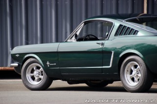 Ford Mustang Fastback, manuál 1965