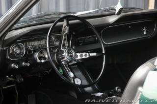 Ford Mustang Fastback, manuál 1965