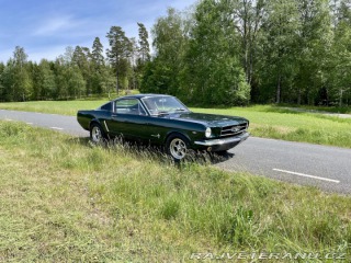 Ford Mustang Fastback, manuál 1965
