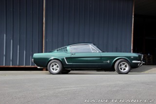 Ford Mustang Fastback, manuál 1965