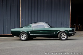 Ford Mustang Fastback, manuál 1965