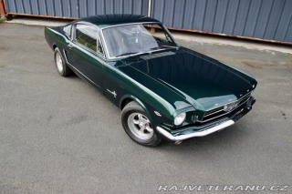 Ford Mustang Fastback, manuál 1965